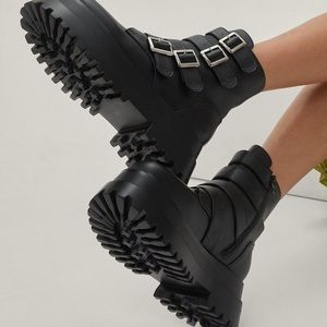 NWOT Chunky Leather Biker Boots Nastygal